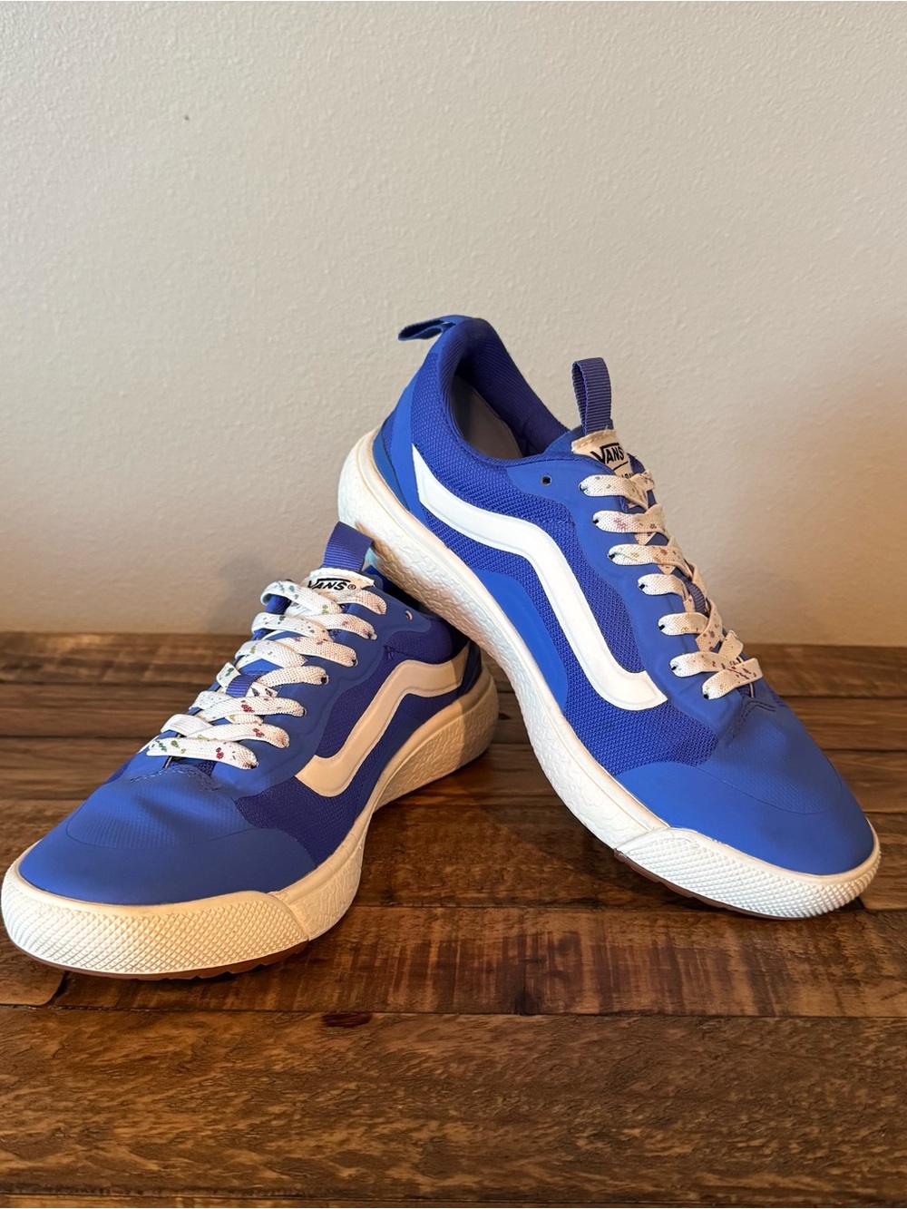 Vans Unisex UltraRange Royal Blue Low-Top Sneakers with White Side Stripe